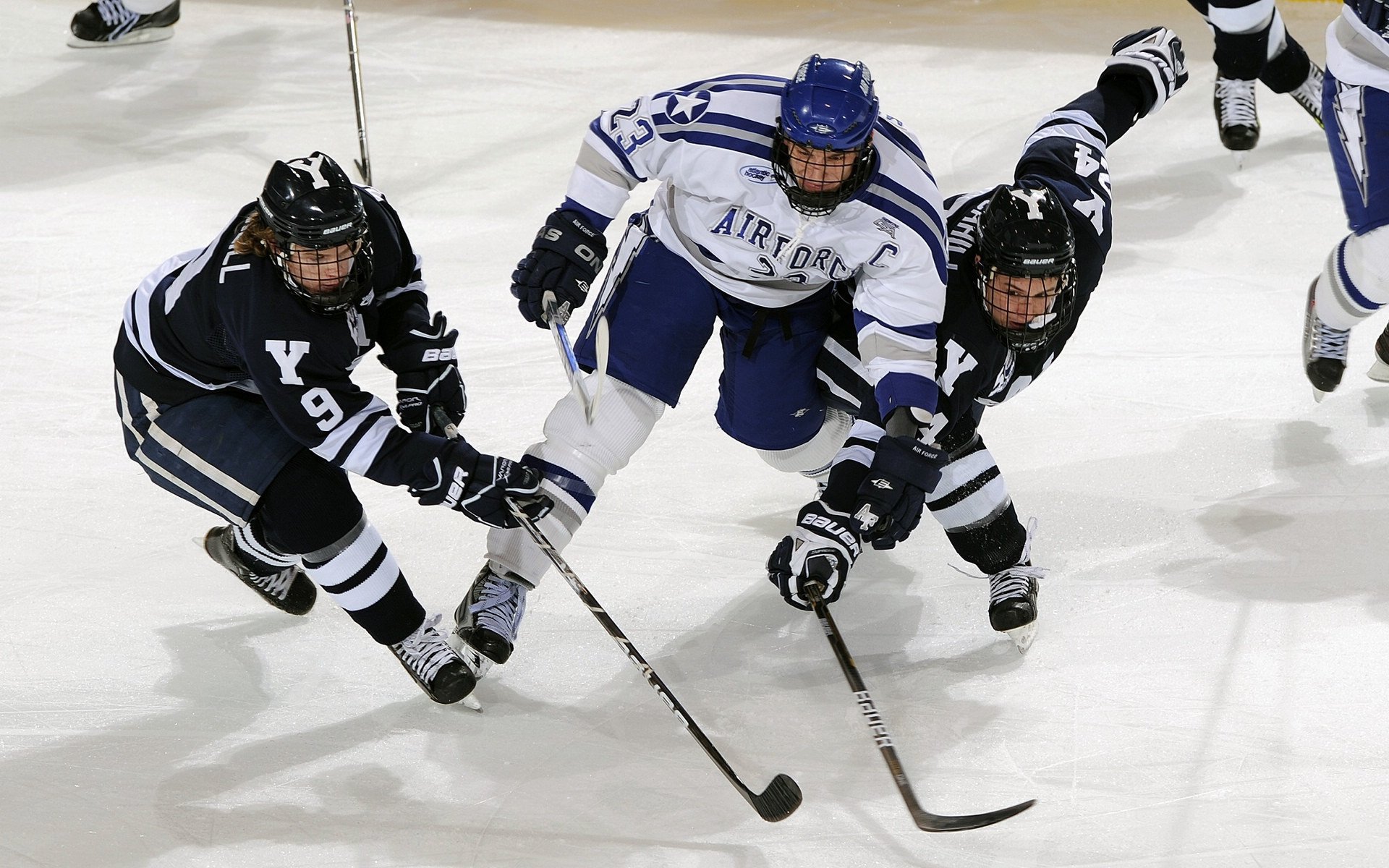 中国足球青少年足球培训活动丰富多彩，中国足球青少年培养